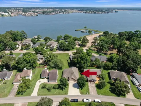 9766 Twin Shores Drive Willis TX 77318