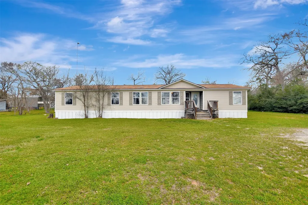 3385 Fm 1452 E Madisonville TX 77864
