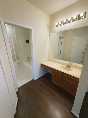 6666 Harbor Town Drive B305 Houston TX 77036