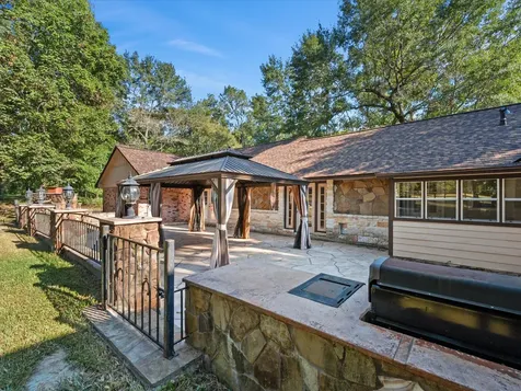 2004 Northshore Drive Conroe TX 77304
