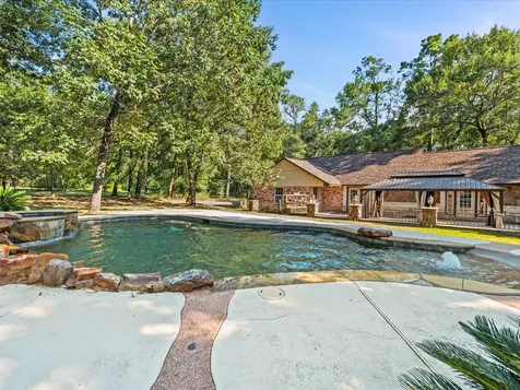 2004 Northshore Drive Conroe TX 77304