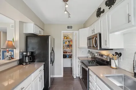 6355 Del Monte Drive 64 Houston TX 77057