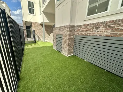 1142 W 16th Street Houston TX 77008
