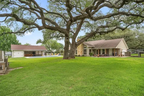 618 S Hudson Street Flatonia TX 78941