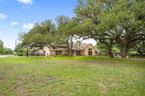 618 S Hudson Street Flatonia TX 78941