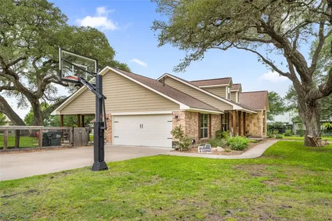 618 S Hudson Street Flatonia TX 78941