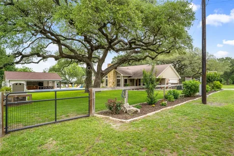 618 S Hudson Street Flatonia TX 78941