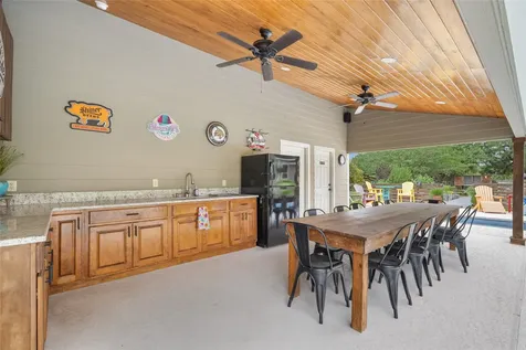 618 S Hudson Street Flatonia TX 78941