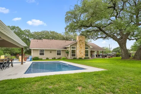 618 S Hudson Street Flatonia TX 78941