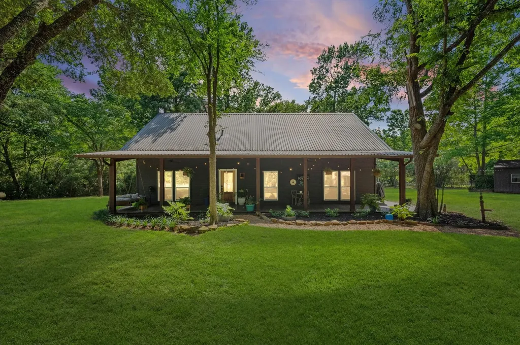 1819 Little John Street Montgomery TX 77316