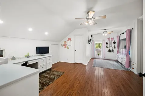 1819 Little John Street Montgomery TX 77316