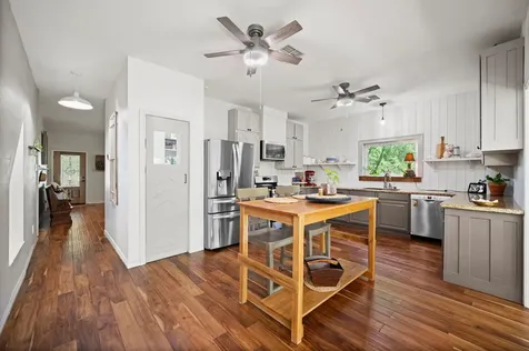 1819 Little John Street Montgomery TX 77316
