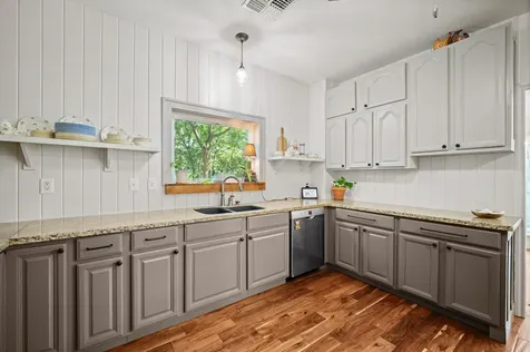 1819 Little John Street Montgomery TX 77316
