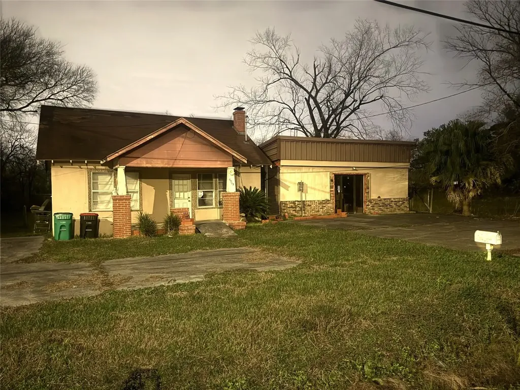 6703 Bayway Drive Baytown TX 77520