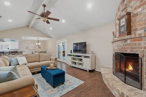 2022 Arcadia Drive Sugar Land TX 77498
