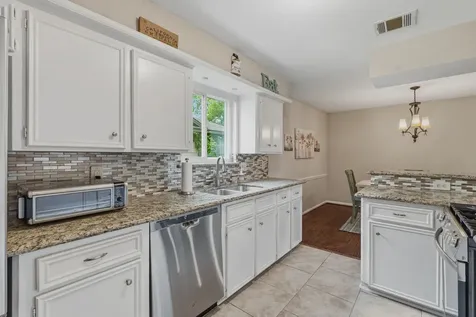 2022 Arcadia Drive Sugar Land TX 77498