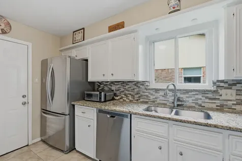 2022 Arcadia Drive Sugar Land TX 77498