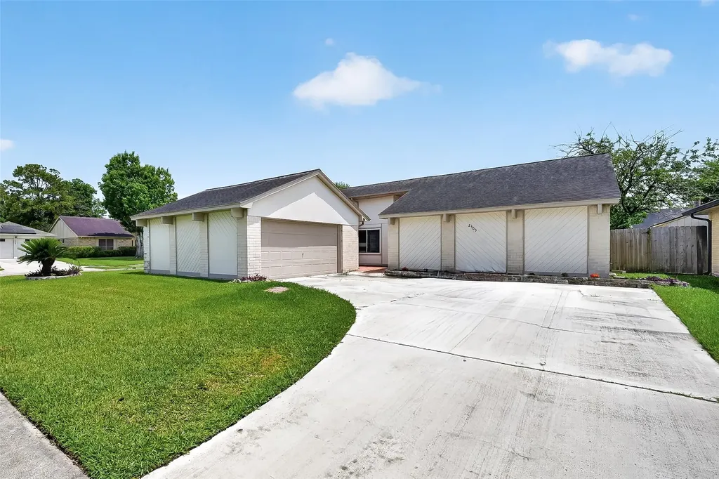 2503 Corral Trail Friendswood TX 77546