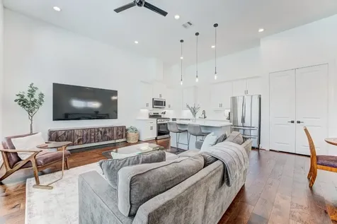 107 W Whitney Street E Houston TX 77018