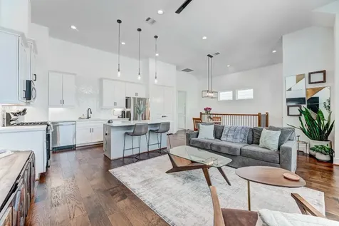 107 W Whitney Street E Houston TX 77018