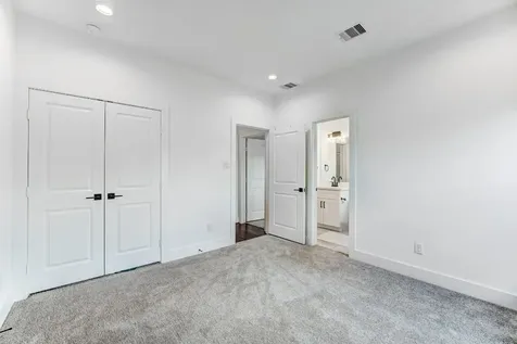 107 W Whitney Street E Houston TX 77018