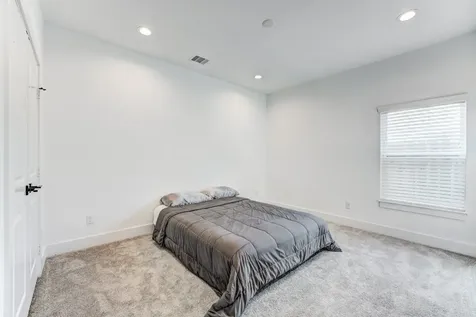 107 W Whitney Street E Houston TX 77018