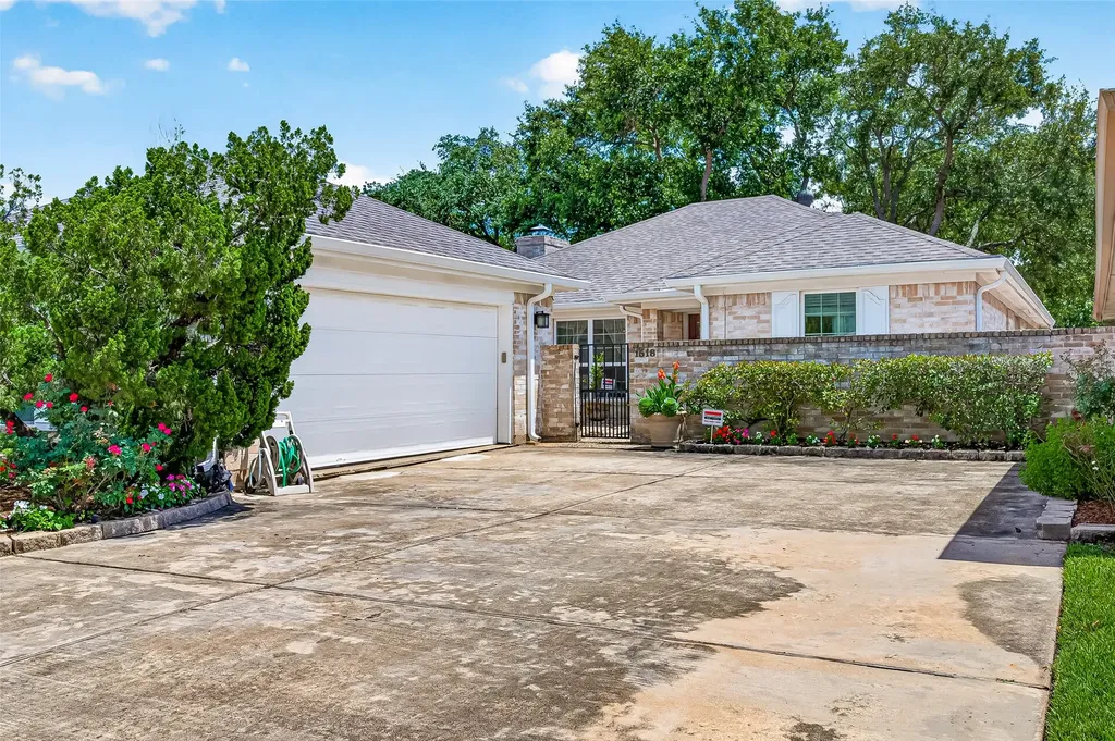 1518 Locke Lane Sugar Land TX 77478