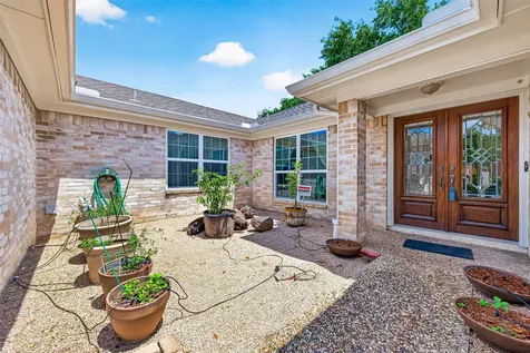 1518 Locke Lane Sugar Land TX 77478