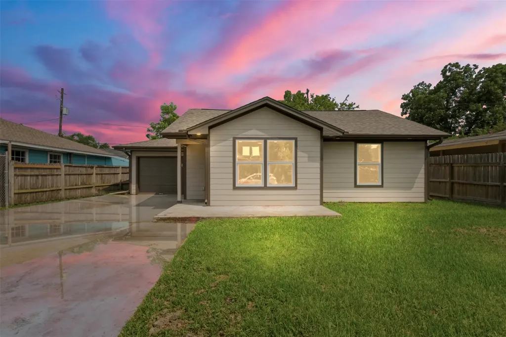 2403 Raymond Street Pasadena TX 77506