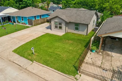 2403 Raymond Street Pasadena TX 77506
