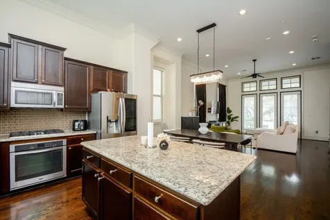 2017 Fannin Station Houston TX 77045