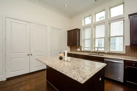 2017 Fannin Station Houston TX 77045