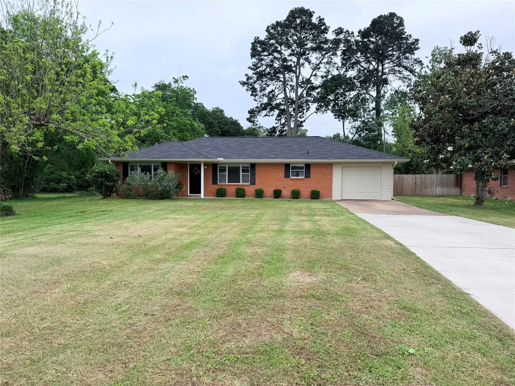 2111 Bush Drive Huntsville TX 77320