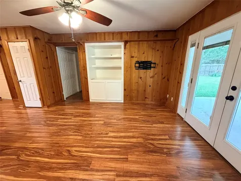 2111 Bush Drive Huntsville TX 77320