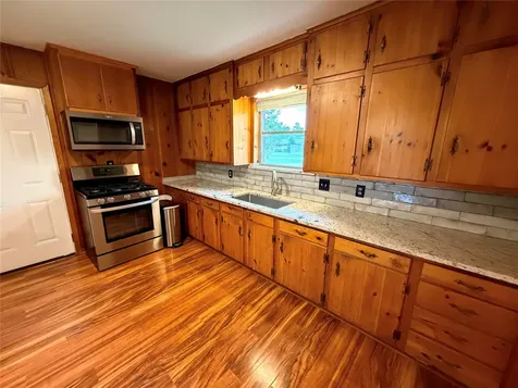 2111 Bush Drive Huntsville TX 77320