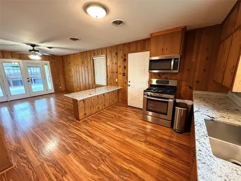 2111 Bush Drive Huntsville TX 77320