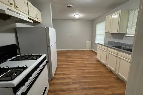 5122 Windemere Street Houston TX 77033