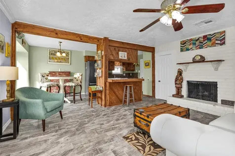 8422 Oakhaven Road La Porte TX 77571