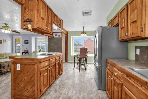8422 Oakhaven Road La Porte TX 77571