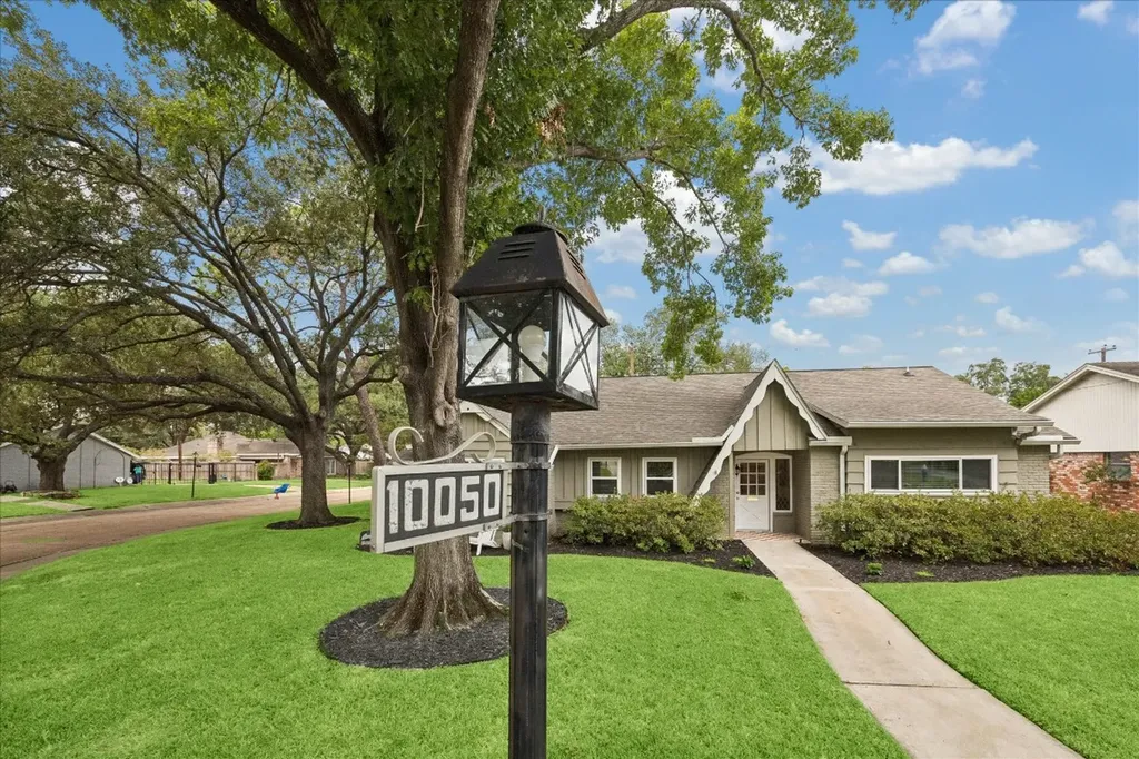 10050 Locke Lane Houston TX 77042