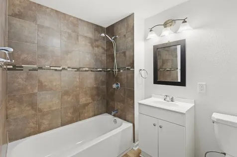 4728 Avenue R 1/2 Galveston TX 77551