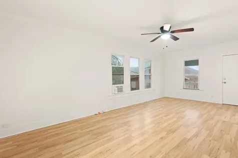 4728 Avenue R 1/2 Galveston TX 77551
