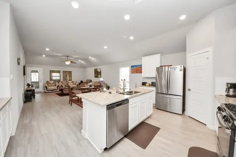 2610 Blue Abbott Drive Fresno TX 77545