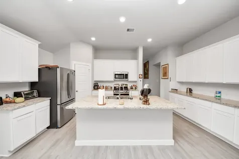 2610 Blue Abbott Drive Fresno TX 77545