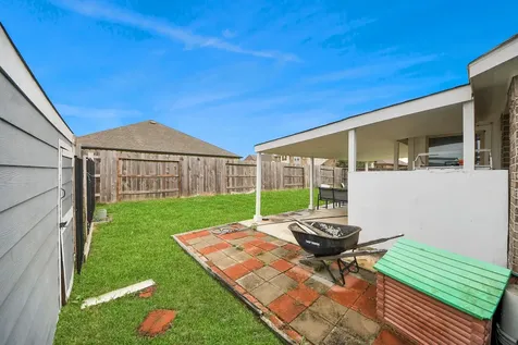 2610 Blue Abbott Drive Fresno TX 77545