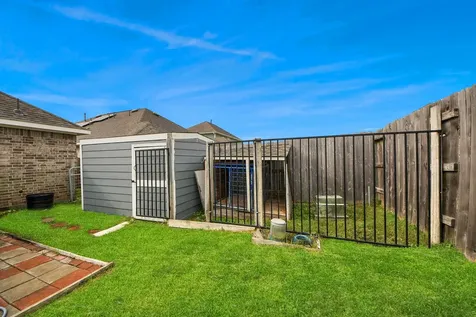 2610 Blue Abbott Drive Fresno TX 77545
