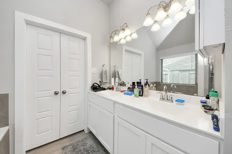 2610 Blue Abbott Drive Fresno TX 77545