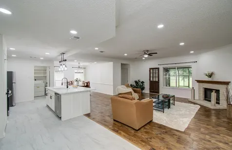 806 Country Place Blvd Street Pearland TX 77584