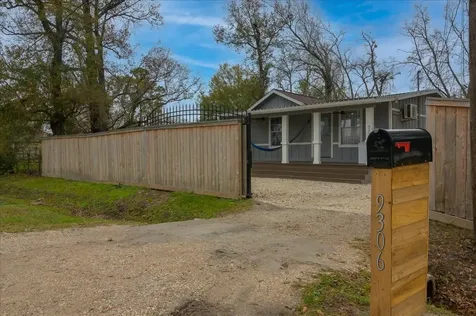 9306 Bertwood Street Houston TX 77016