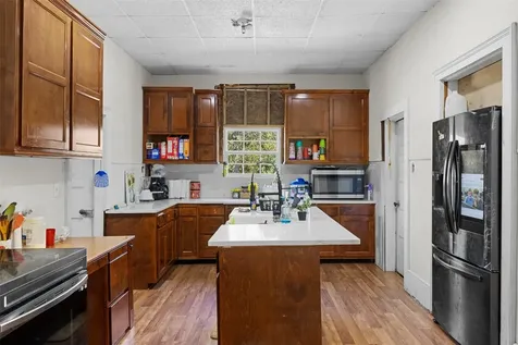 610 W Davis Street Hearne TX 77859